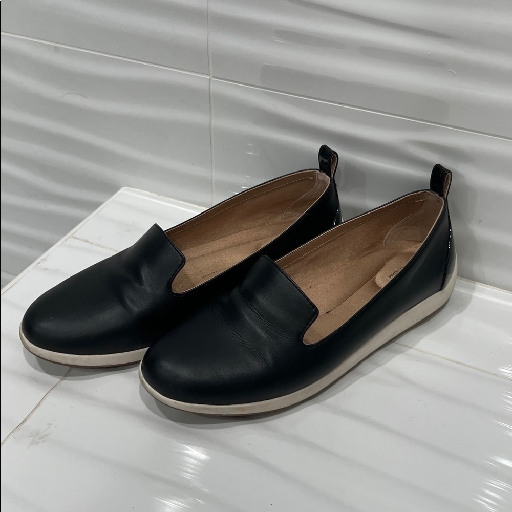 Giani Bernini Black Flats with White Soles